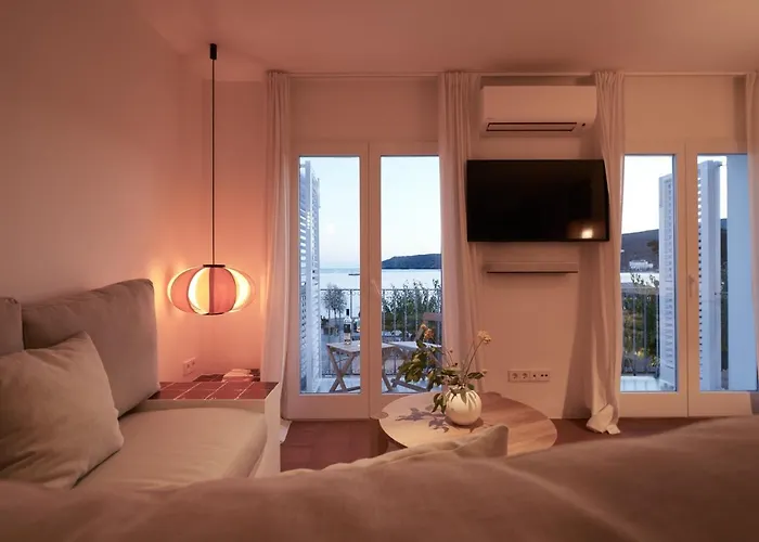 Beachfront Suite In Cadaques Center