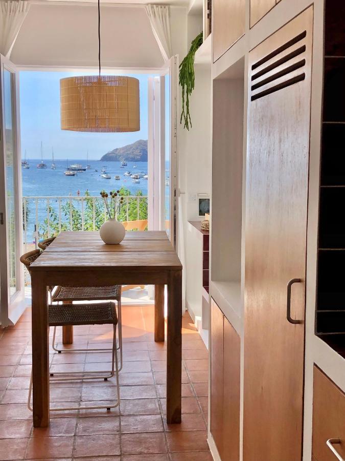 Beachfront In Center * Cadaques