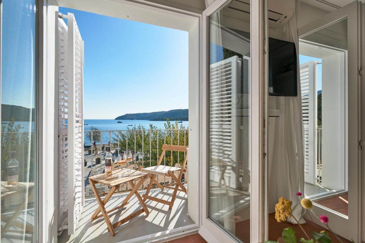 Beachfront In Center Apartament